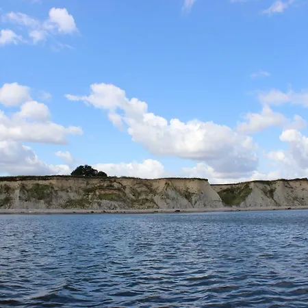 Wildrose Apartment *